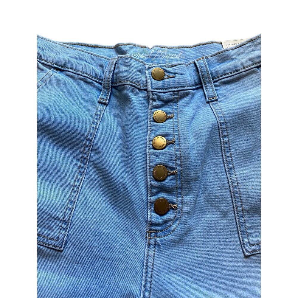 NWT Universal Thread Light Wash Blue Denim Vintage Jeans Women's Size 8 - Picture 3 of 12